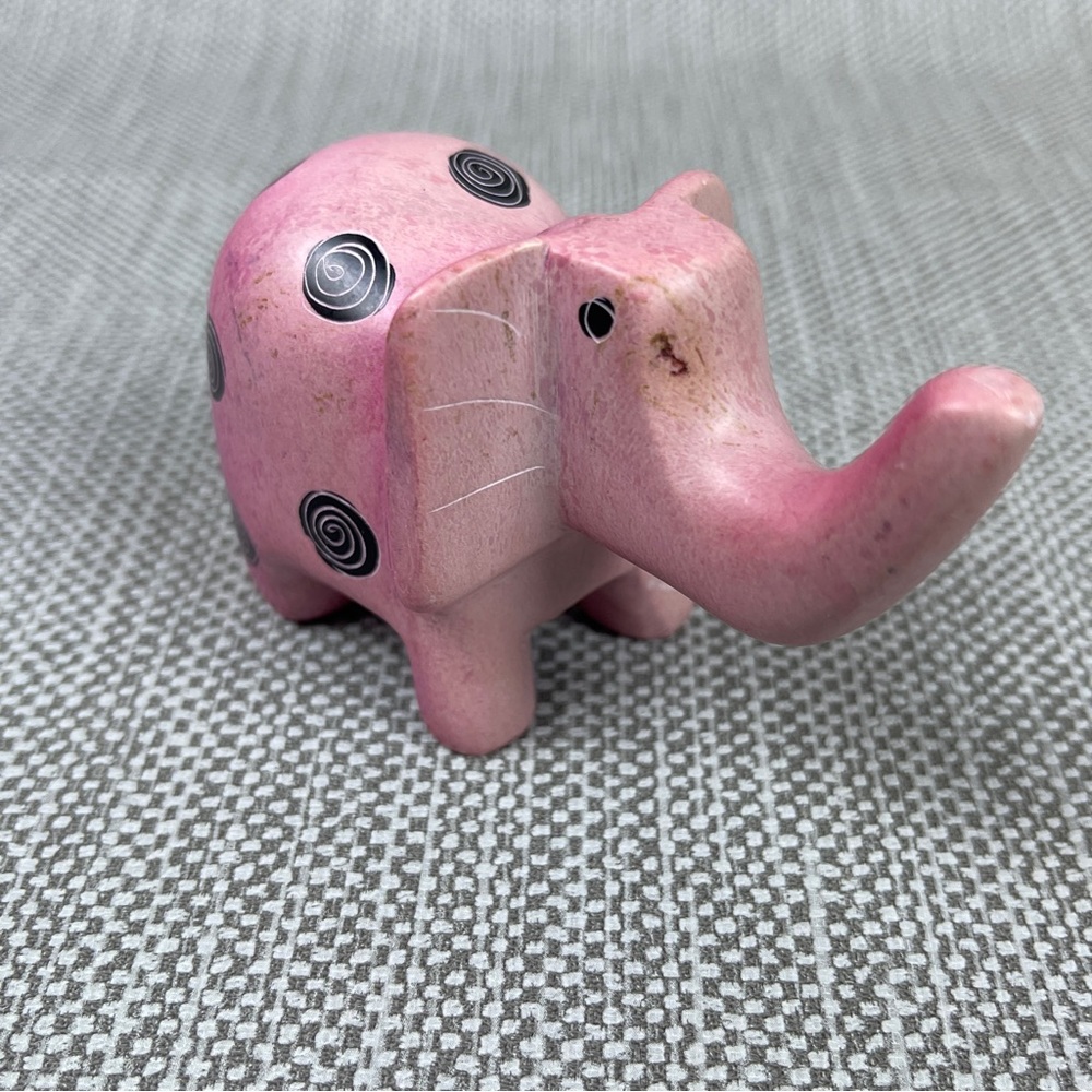 Carved Soapstone Pink Elephant Kisii Kenya Africa Figurine 2" tall Black Swirls - Picture 3 of 9